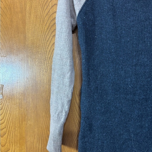 Cynthia Rowley 100% Merino Wool Cowl Neck Tunic Sweater Black and Tan Medium - Picture 5 of 7